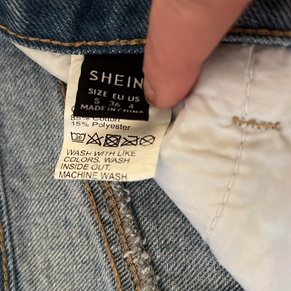 Denim shorts - Picture 2 of 4